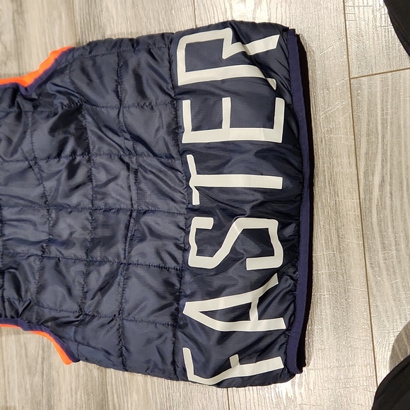 EUC Zara Boys Collection Boys sz 8/9 Puffer Vest w/hoodie 100% polyester - Picture 7 of 10